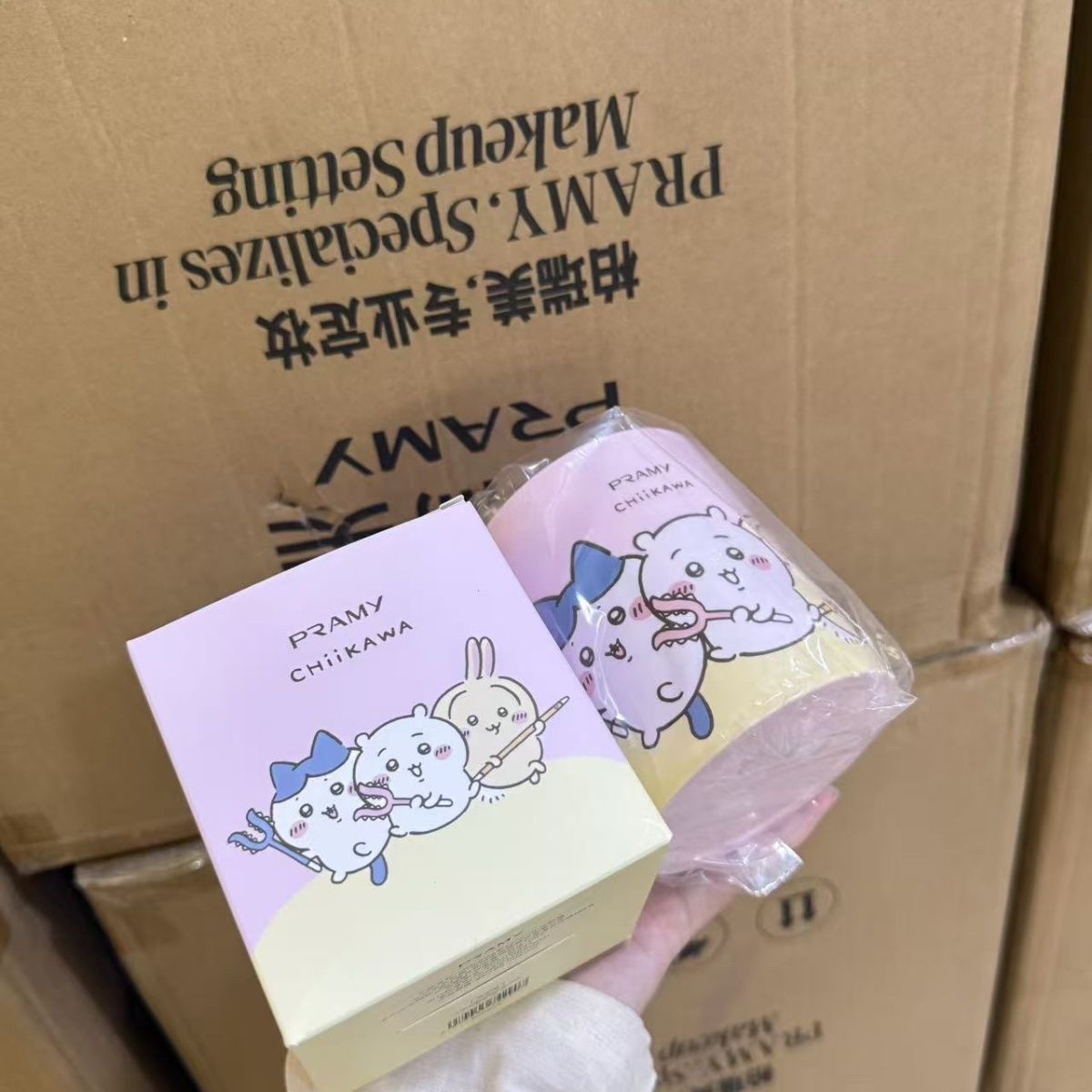 Chiikawa Co branded Makeup Bru - огляд і ціна Home Office Design